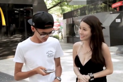 大胸女孩的爆笑街头实验，要证明男生的把妹招式有多老套！