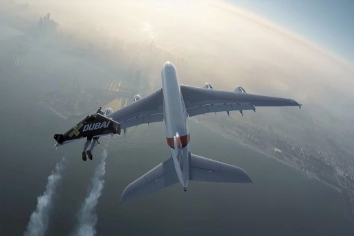 Jetman Dubai 与空客 A380 一同翱游迪拜天空