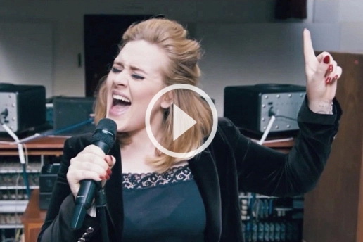 Adele 现场演绎新曲 《When We Were Young》