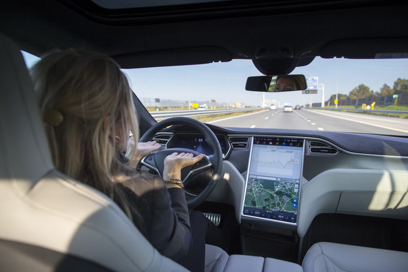 Tesla 因安全带隐患宣布召回全球 90,000 辆 Model S