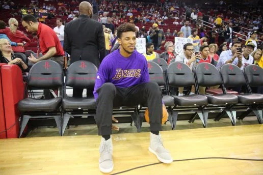 Nick Young 加盟 adidas 并比赛实著 Yeezy Boost 750