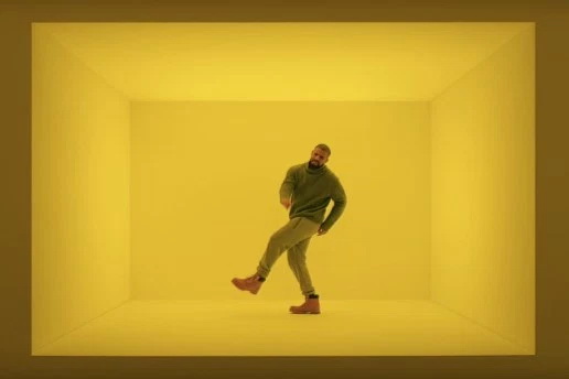 Drake 爆笑演绎 T-Mobile「Super Bowl 50」广告宣传片