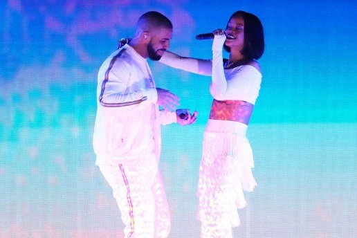 Rihanna & Drake 于 BRIT Award 现场演绎合作单曲《Work》
