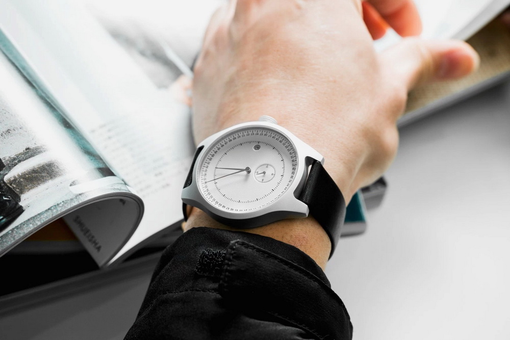 squarestreet 最新「SQ31」黑银配色铝制腕表