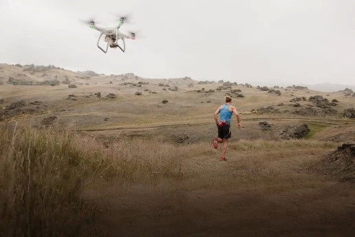 DJI 发布 Phantom 4 智能航拍无人机