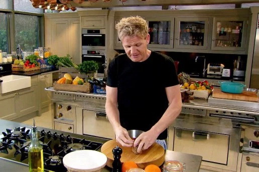 跟随 Gordon Ramsay 学习五个基础烹饪小技巧