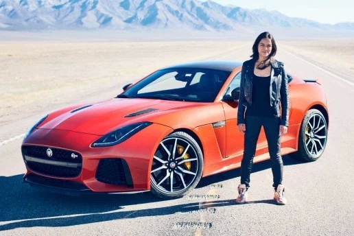 Michelle Rodriguez 实测捷豹 Jaguar 最新 F-Type SVR 跑车