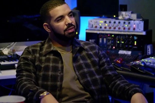 观看 Zane Lowe 专访 Drake 完整视频