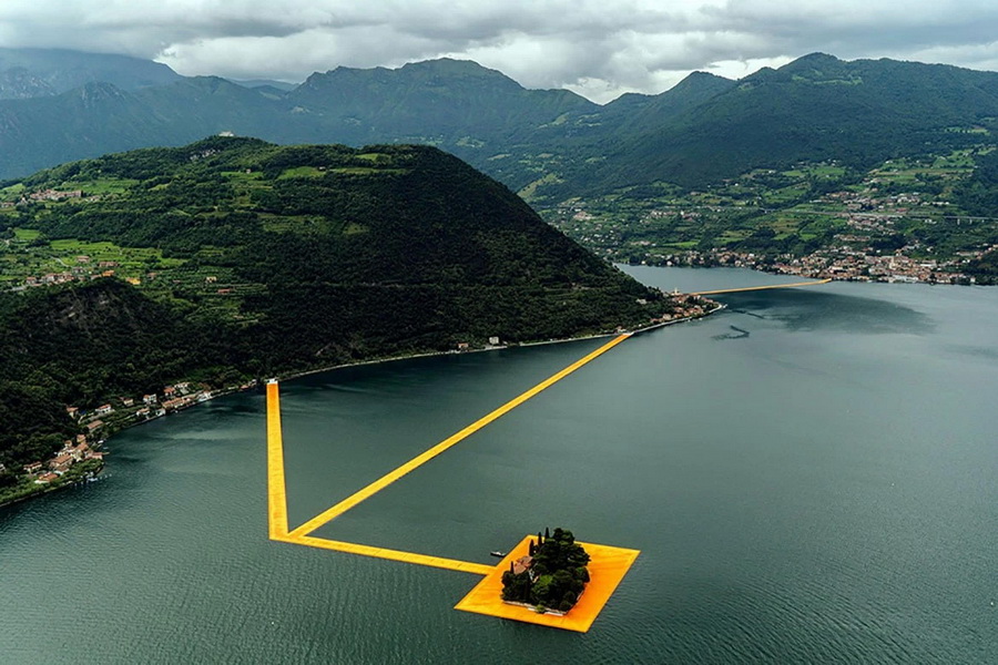 保加利亚艺术家 Christo 最新大型装置「The Floating Piers」于意大利展出