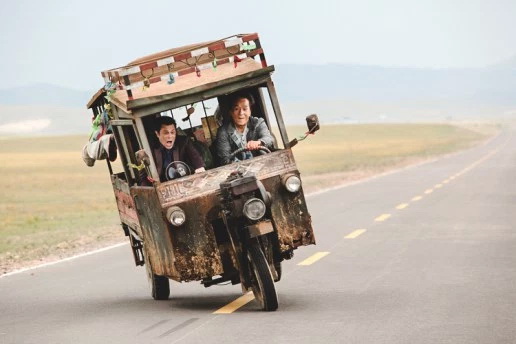 成龙 & Johnny Knoxville 主演 - 全新动作电影《绝地逃亡 Skiptrace》预告片释出