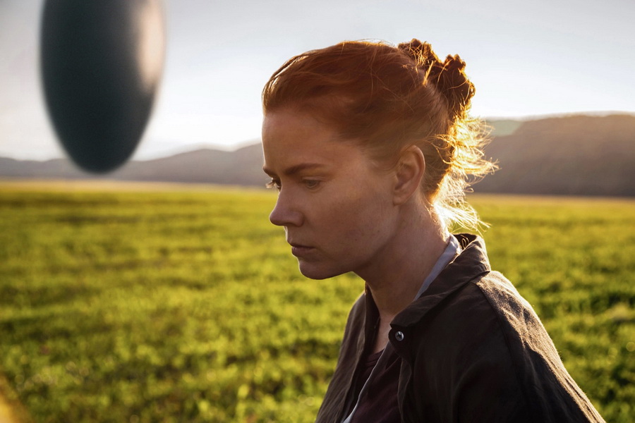 《Arrival》先行剧照 Amy Adams 及 Jeremy Renner 要与外星来客对话