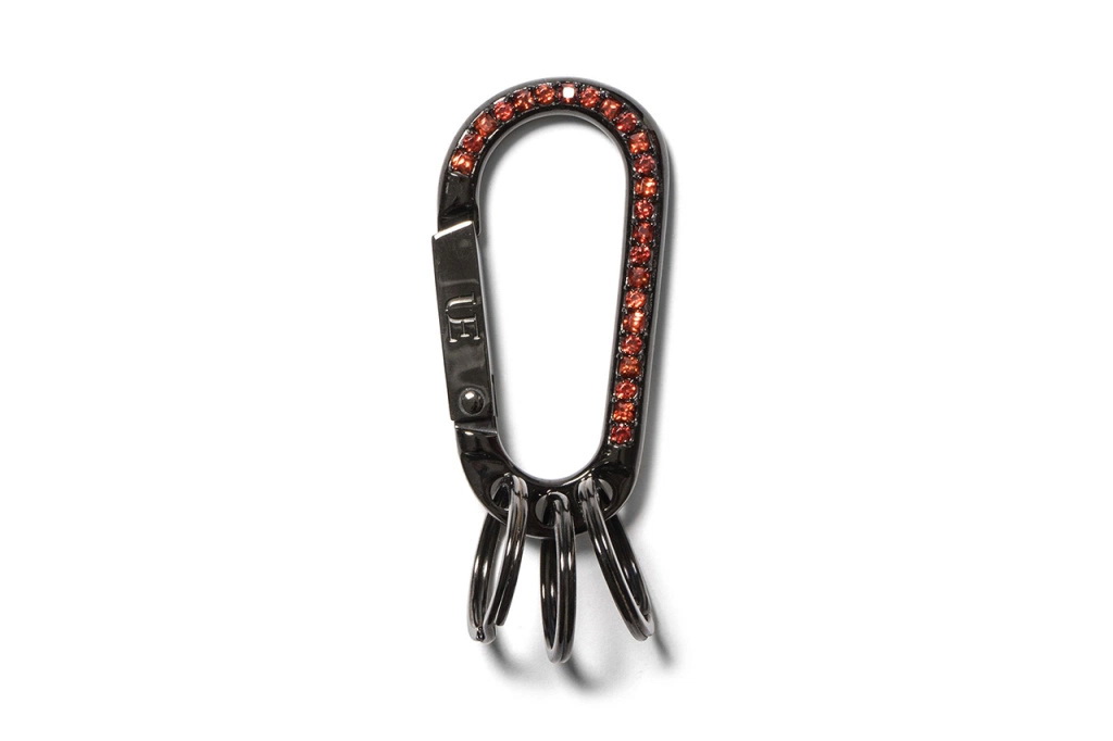 uniform experiment 推出「Zirconia Carabiner」钥匙扣