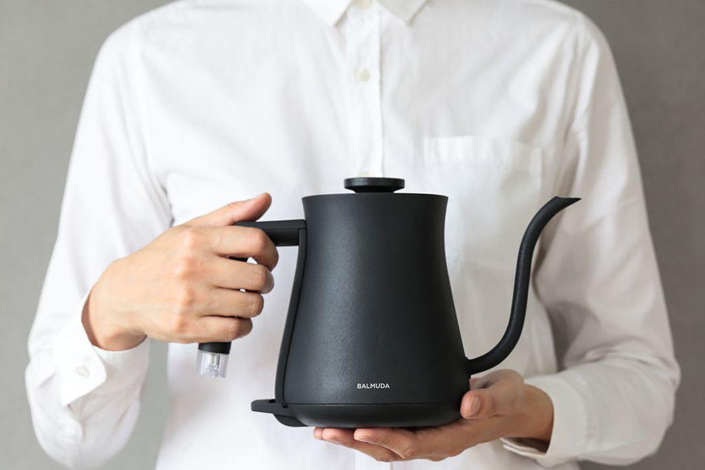 日本神级家电品牌 BALMUDA 推出全新「BALMUDA The Pot」电水壶