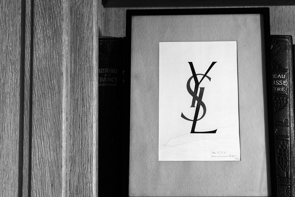 Hedi Slimane 再度向 Yves Saint Laurent 开火，并要求增加赔偿