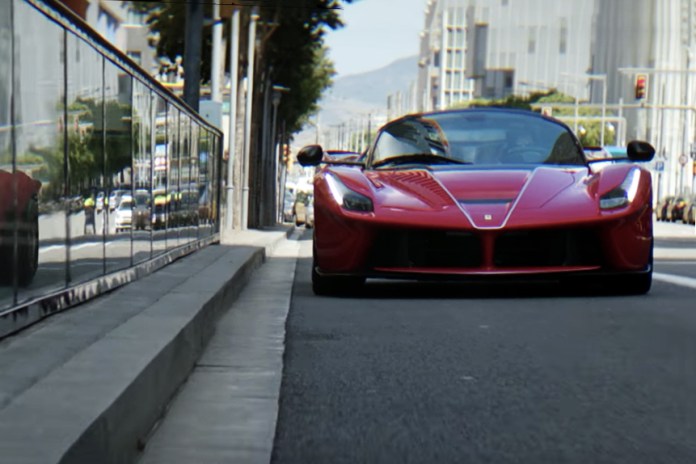 Sebastian Vettel 试驾 LaFerrari Aperta 70 周年纪念版跑车