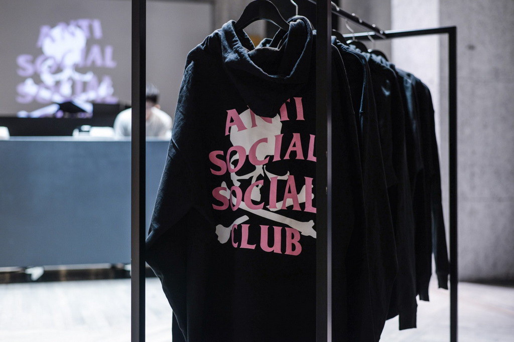走进 Anti Social Social Club × mastermind JAPAN 东京 Pop-Up 期间限定店铺