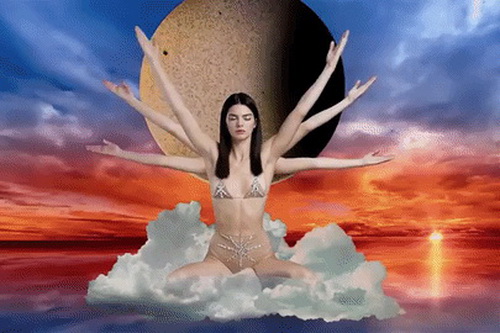 《LOVE Magazine》圣诞特备 Christmas Advent－Kendall Jenner 性感演绎「爱的冥想」