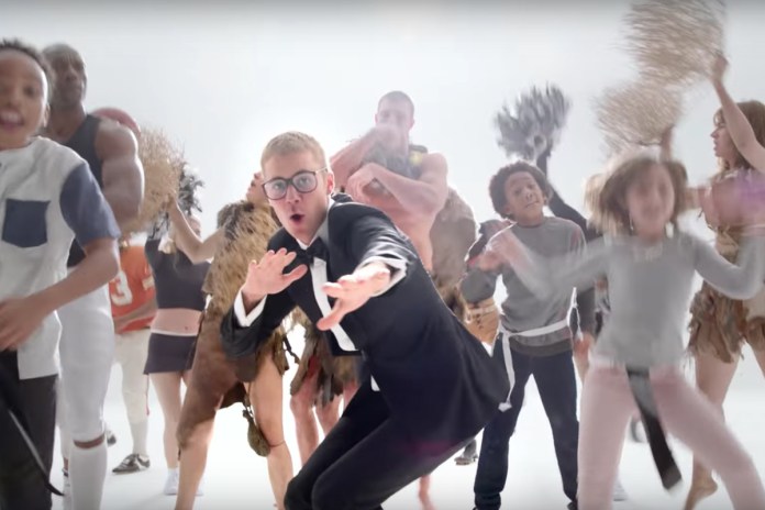 Justin Bieber 搞笑出演 T-Mobile 全新 Super Bowl 广告