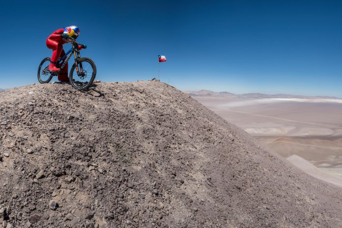 时速 167 公里！Max Stöckl 刷新 Downhill 落山单车碎石地最快纪录
