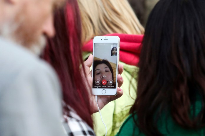 Apple 收购 REALFACE 人工智能脸部辨识公司