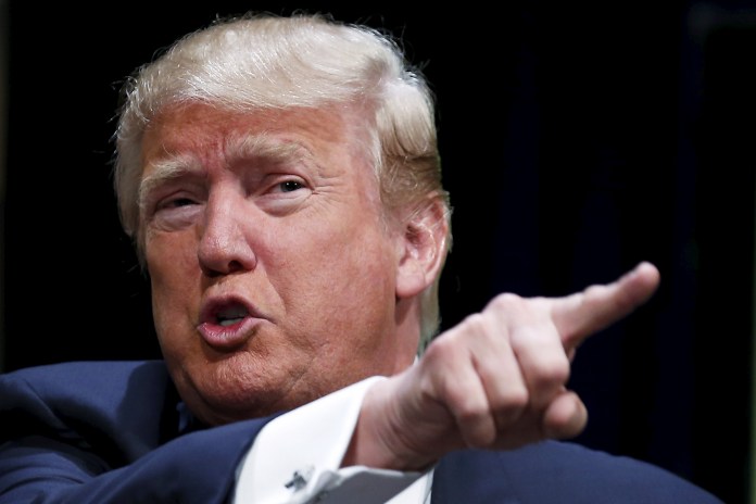 出尔反尔－美国总统 Donald Trump 竟在使用 iPhone