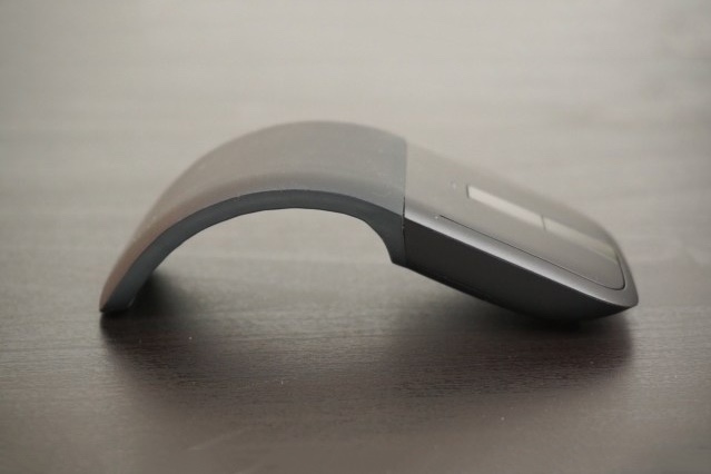 微软 Microsoft 正式发布 Surface Arc 无线鼠标