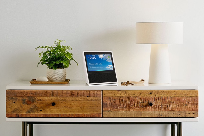 Amazon 推出触屏智能音箱「Echo Show」