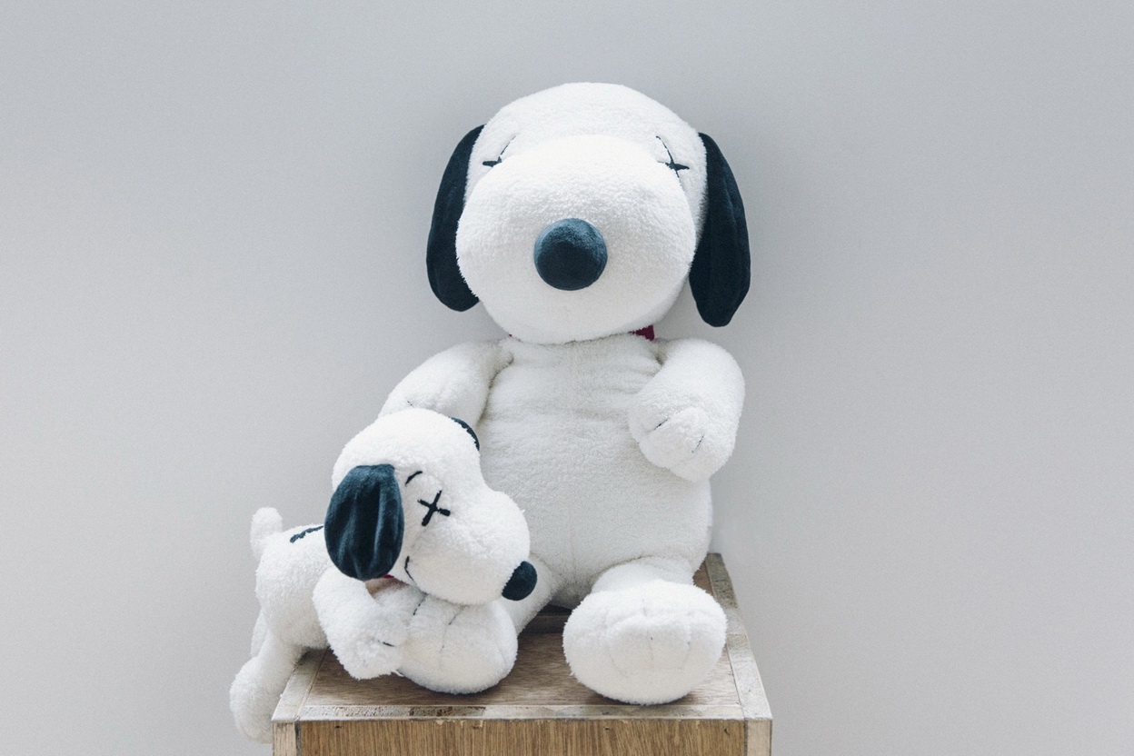 UNIQLO 将追加 UNIQLO × KAWS × PEANUTS T-Shirt 及毛绒公仔