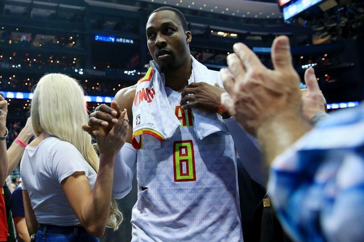 Dwight Howard 在转载别人交易消息的同时「被交易」