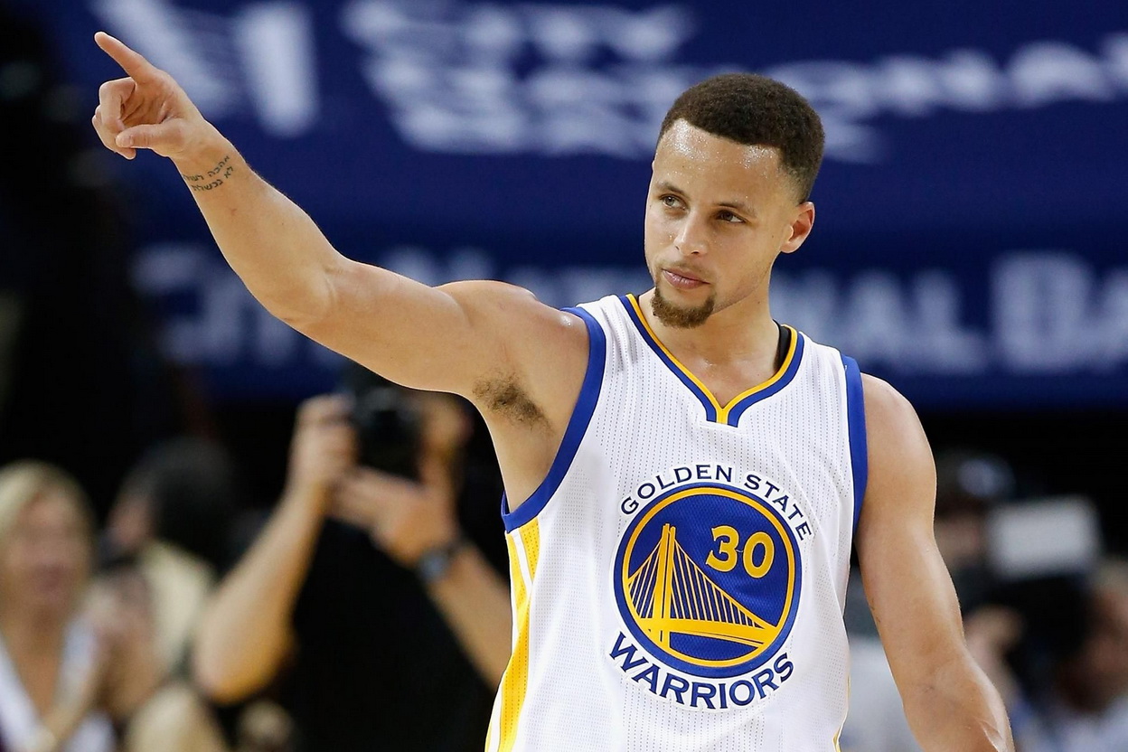 Stephen Curry 与 Golden State Warriors 签下五年 2 亿美元新合约