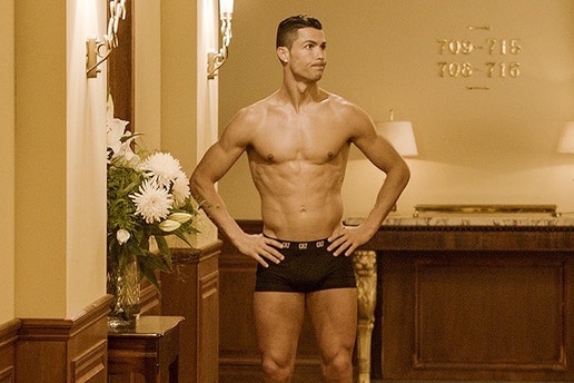 Cristiano Ronaldo 只穿着内裤出演 Altice 最新广告