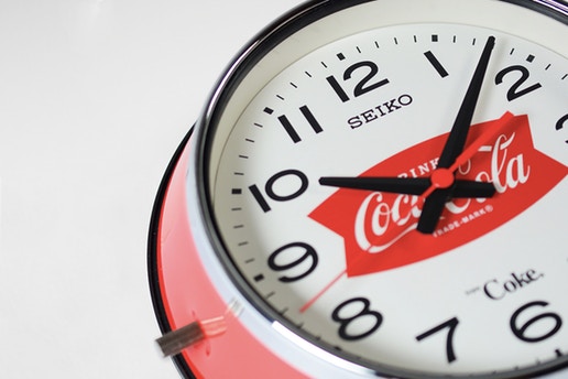 Seiko 携手 Coca-Cola 推出以 1960 年代为灵感的复古时钟