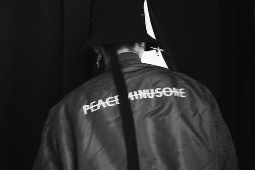G-Dragon 个人品牌 PEACEMINUSONE 将于迈阿密开设全新 Pop-Up