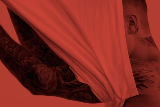 Justin Bieber 与造型师 Karla Welch 合作推出纯白色 T-Shirt 别注系列