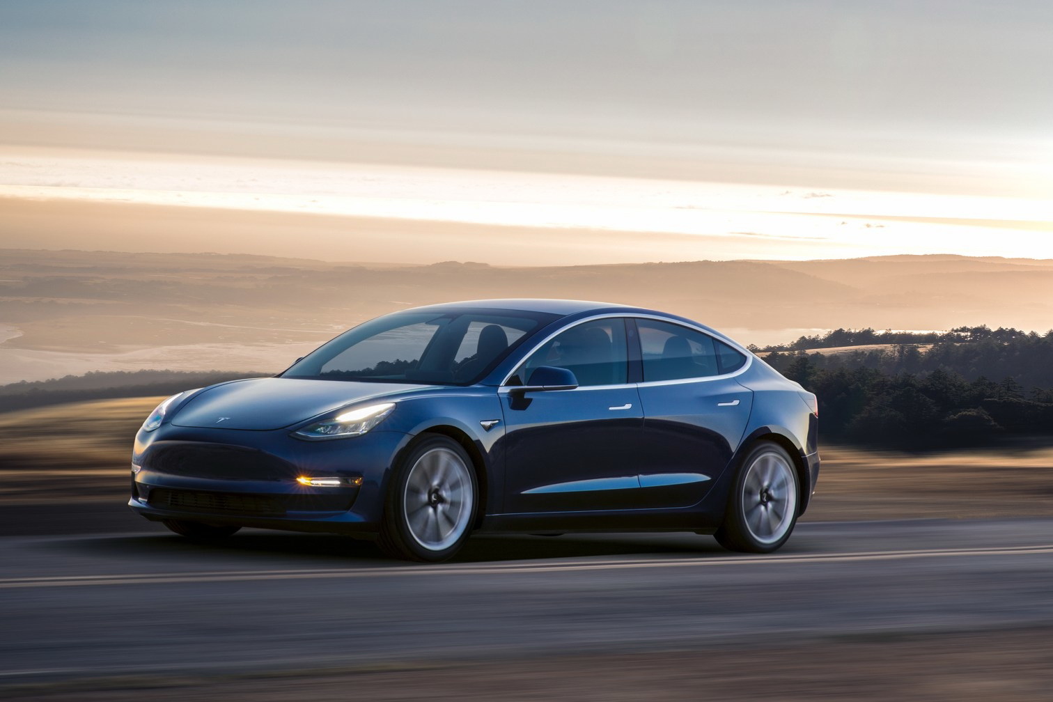 Tesla Model 3 基础款将于 11 月出货，海外至少要等到 2018 年底