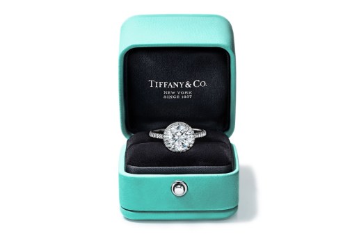 Tiffany & Co. 推出全新「Bow Ribbon」订婚钻戒系列