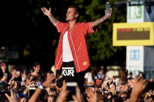 大谈前女友？Justin Bieber 发布 2017 年首支个人单曲《Friends》