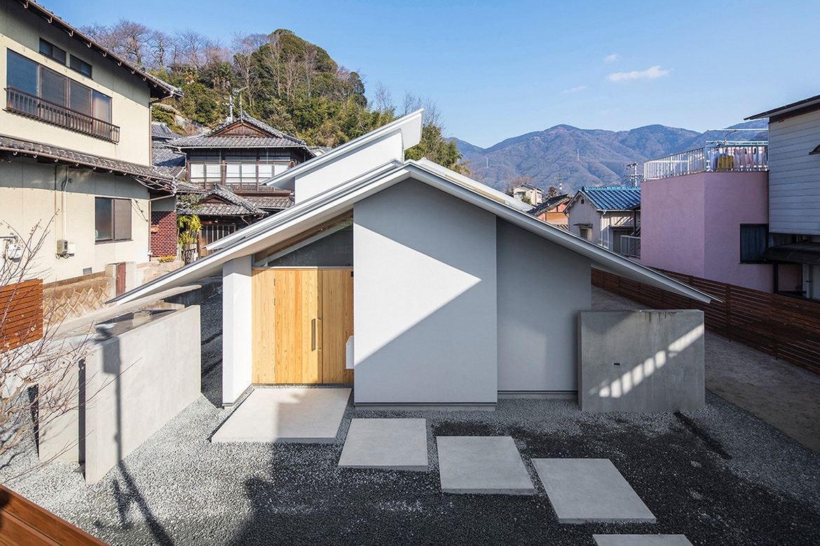 揉合传统与现代设计的日本家屋「大上の家 / House in Ohue」