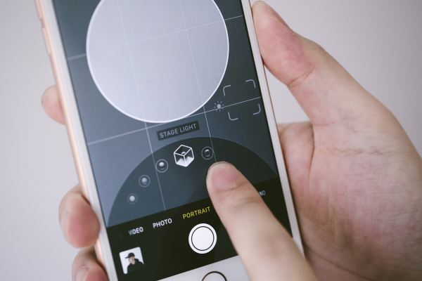 Apple 发布 iPhone 8 Plus 全新人像拍摄效果宣传影片