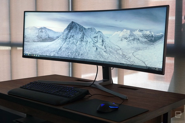 三星的 49 寸超宽屏幕想要占领你的视野 Samsung 49-inch QLED gaming monitor