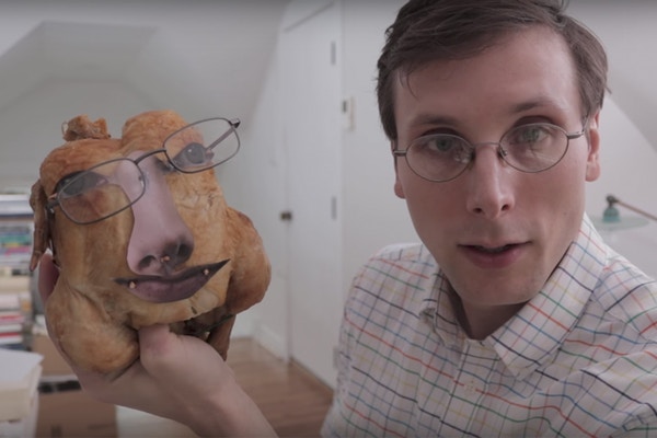 荒诞至极 − Brad Hall 用「烤鸡」挑战 iPhone X 之 Face ID？