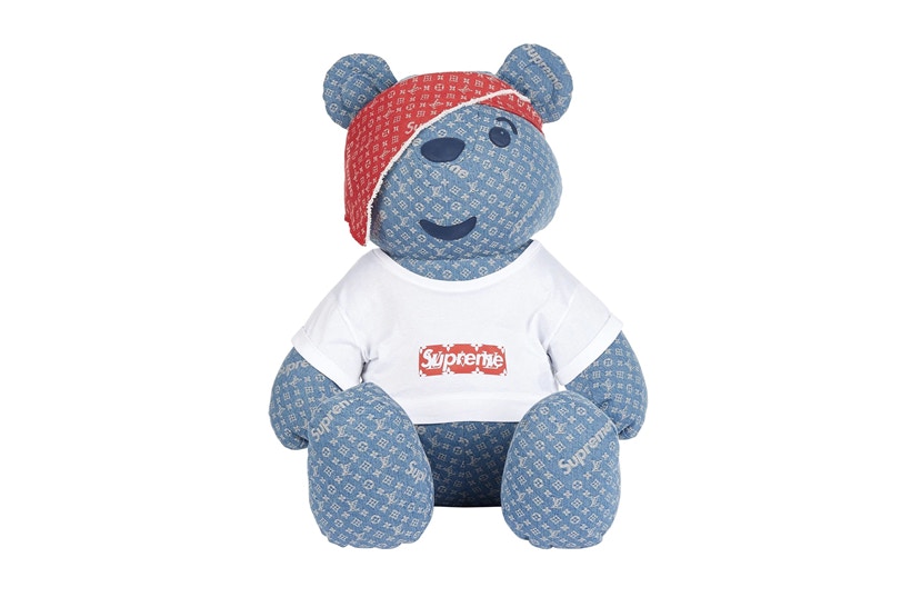 Supreme × Louis Vuitton 特别版熊公仔以「天价」卖出！