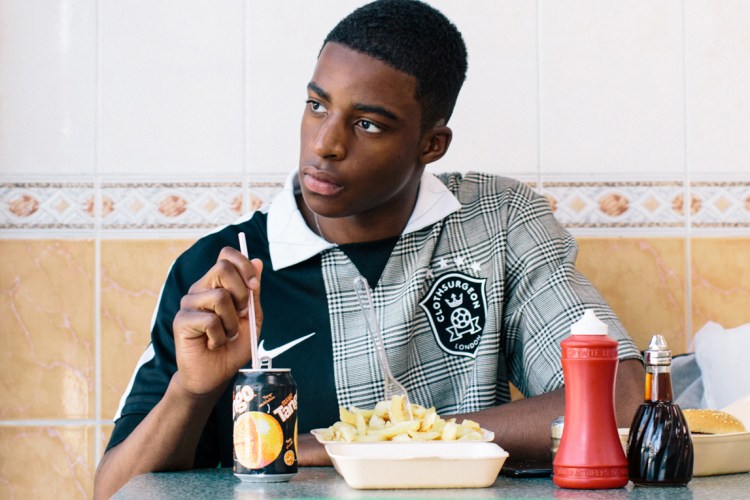 clothsurgeon 全新足球主题改造单品即将上架