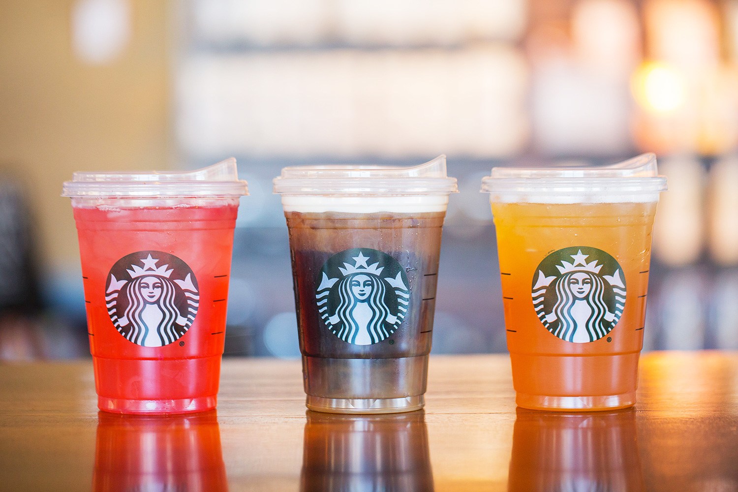 Starbucks 将在 2020 年全面停用一次性塑料吸管