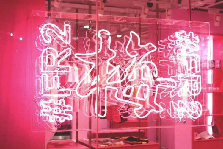 走进 Fxxking Rabbits 原宿粉色主题新店 #FR2 梅