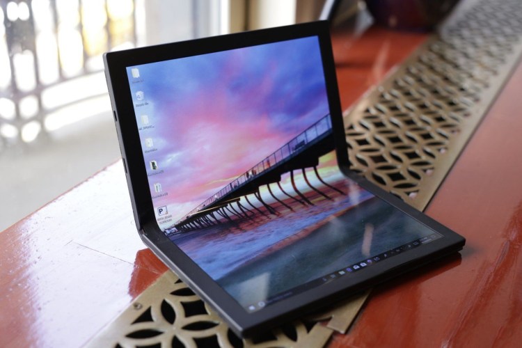 Lenovo 发布全球首台可折叠屏幕笔记本电脑原型机 ThinkPad X1