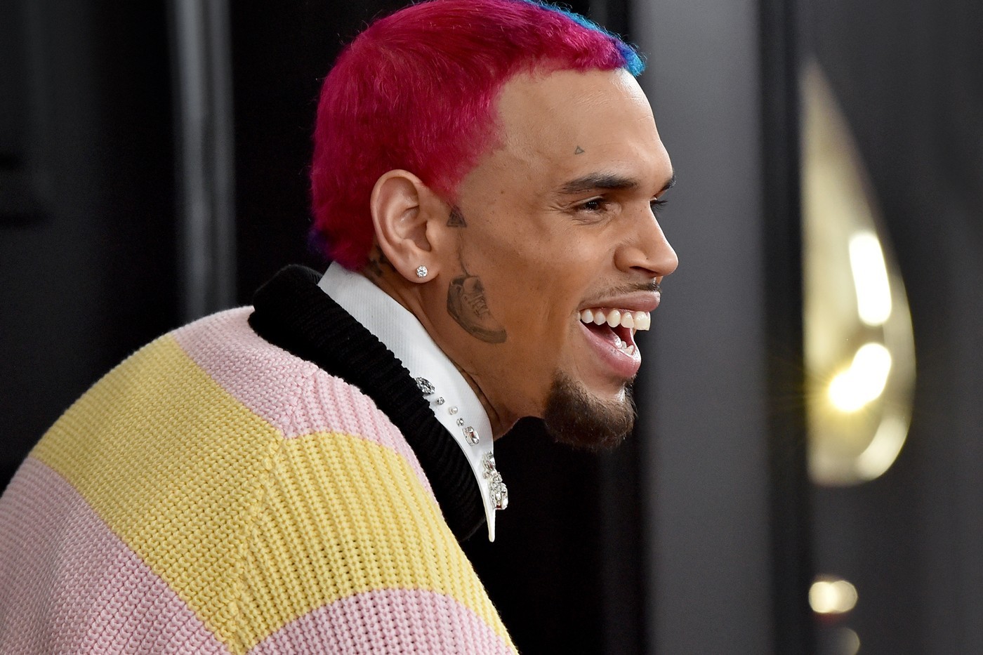 Chris Brown 展示脸颊最新 Air Jordan 3 刺青