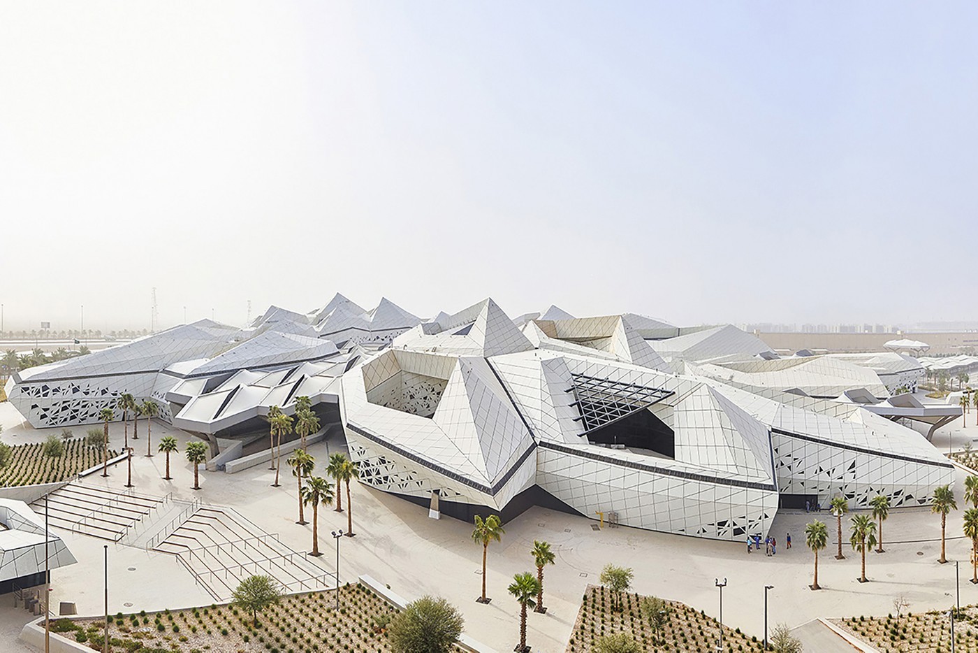 Zaha Hadid 建筑事务所打造蜂窝结构研究园区