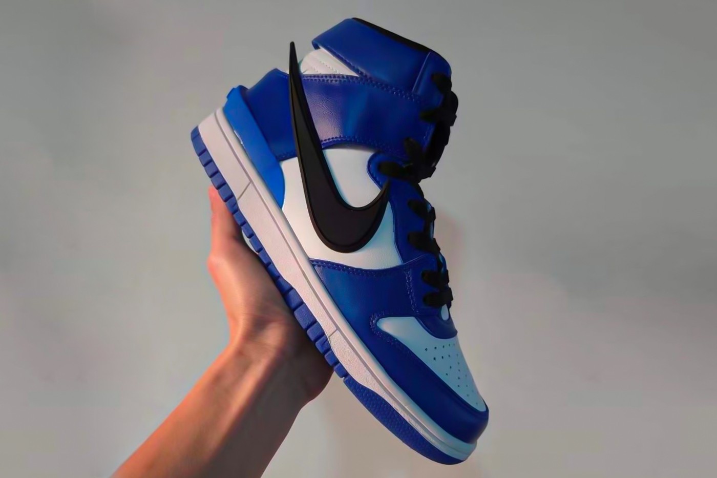 Yoon Ahn 亲自示范如何著用 AMBUSH × Nike Dunk High 最新配色
