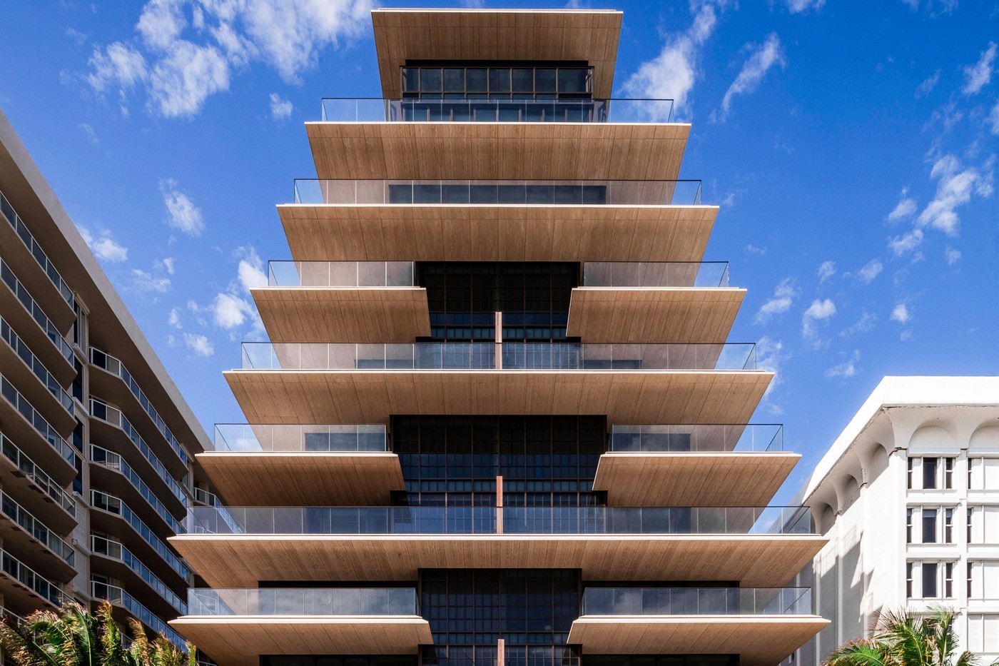 Arte Surfside 出售设有 360 度私人阳台「Villa Nove」顶层公寓